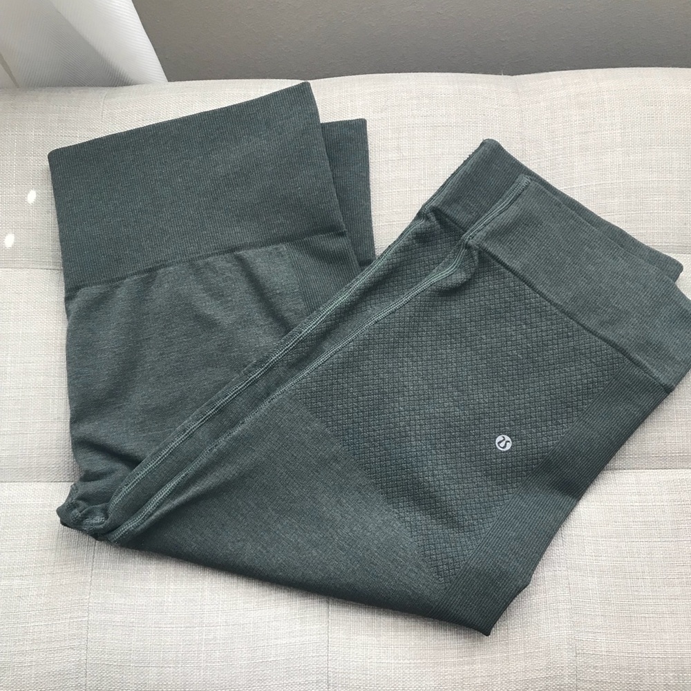 Green lululemon crops